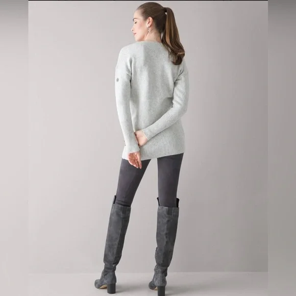 🆕 NWOT WHBM Embellished V-Neck Tunic Sweater - Picture 4 of 8